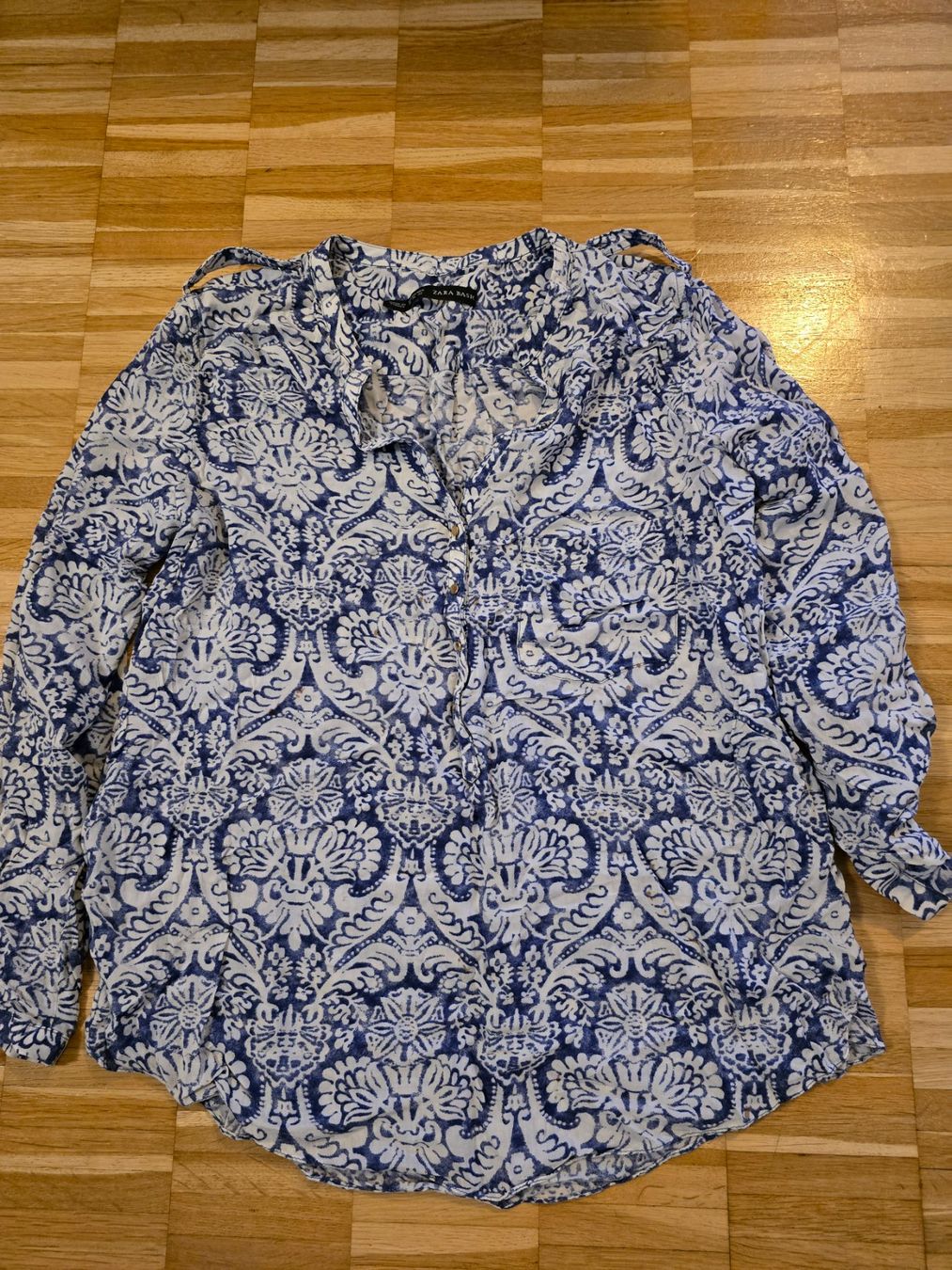 Zara Chemisiers: Bluse von Zara, Grösse L – D'occasion à Basel par Galia2000