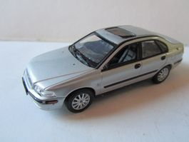Volvo S40 von Minichamps