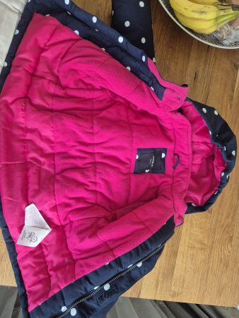 Winterjacke mit Pünktli, gefüttert, Grösse 98, Top!