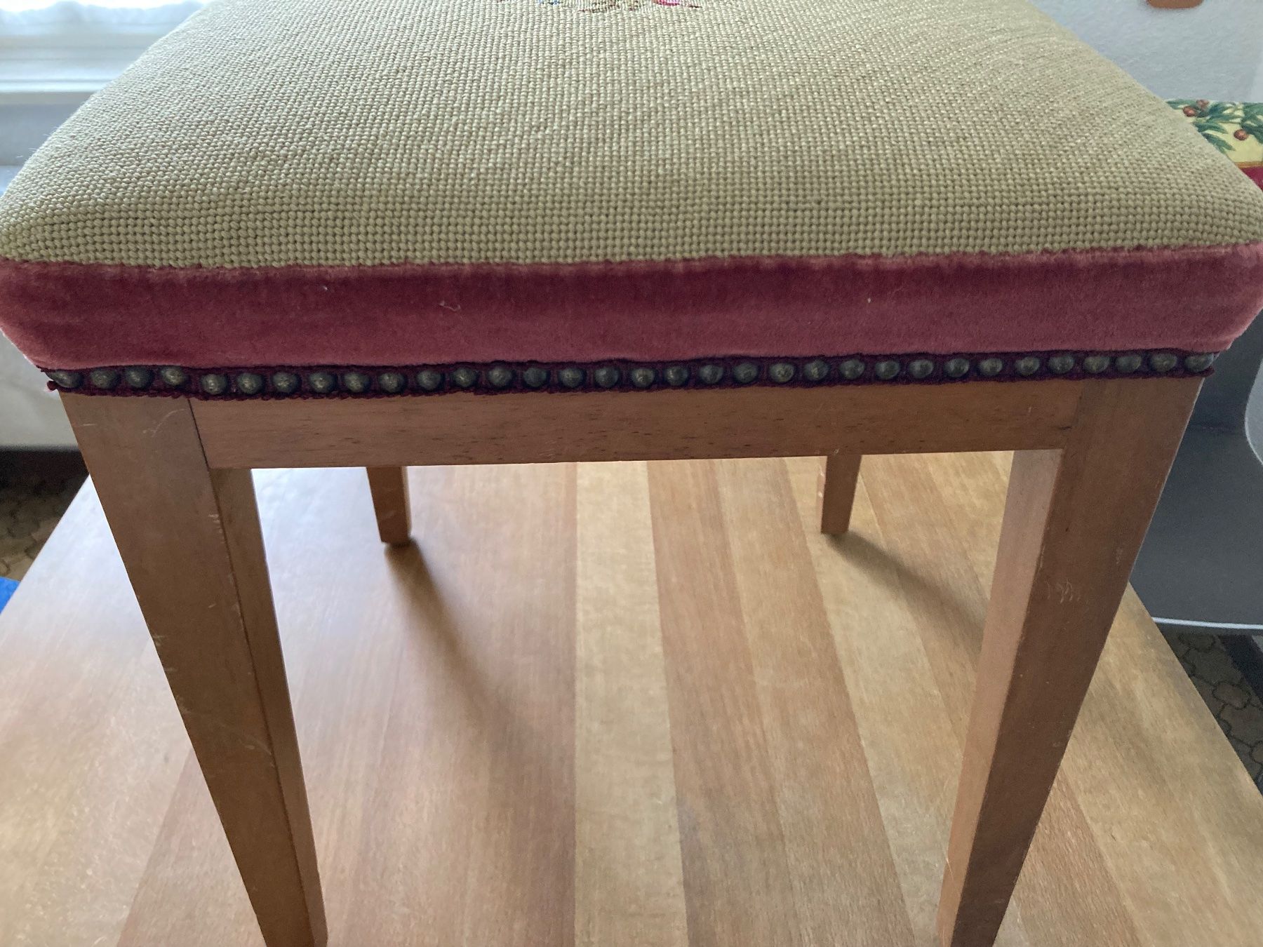 Sgabelli: Hocker mit Gobelin-Stickerei – Usato da Meggen venduto da tulipe21 3