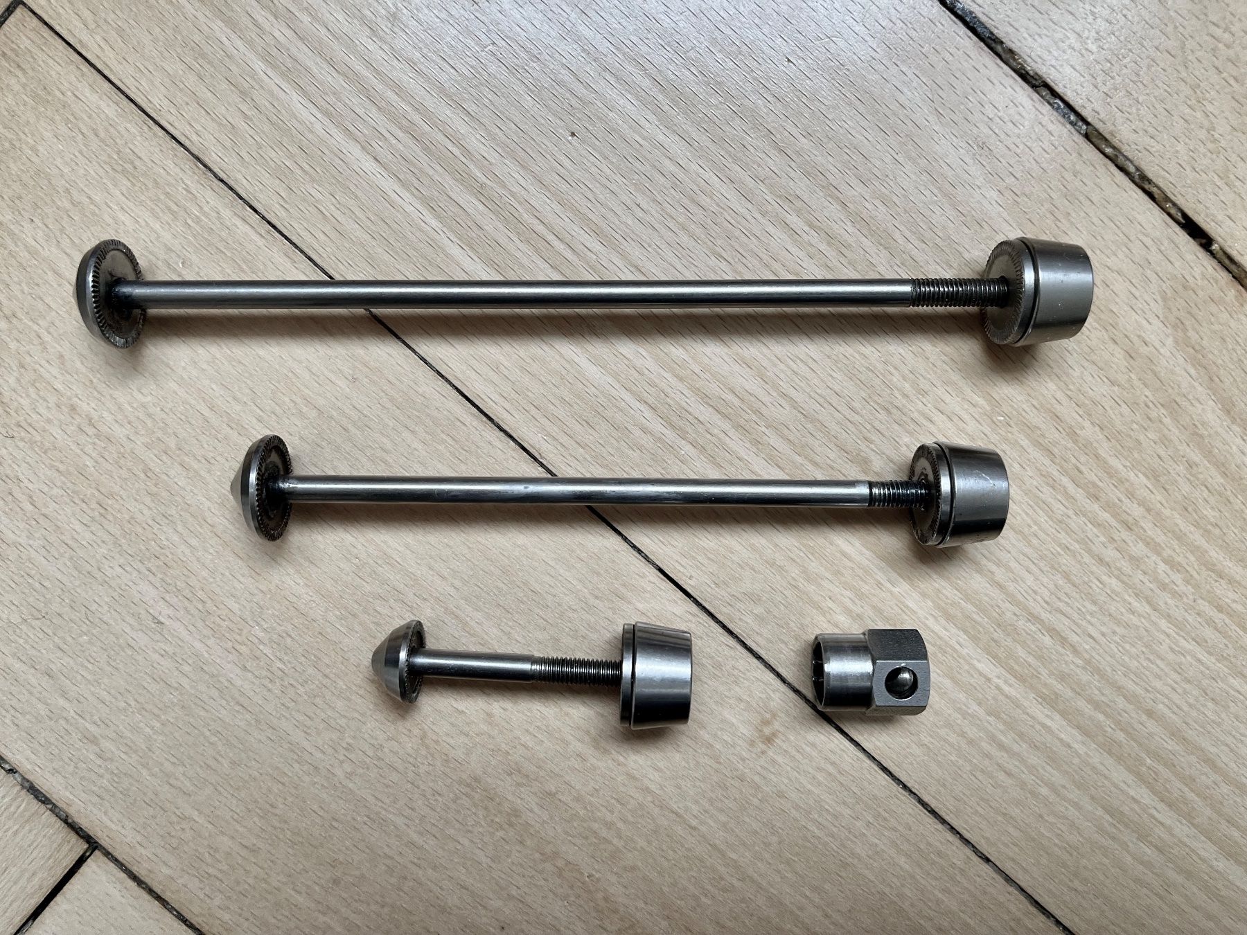 Pezzi di ricambio: Velo Radsicherungs-Set PITLOCK – Usato da Bern venduto da 100serious