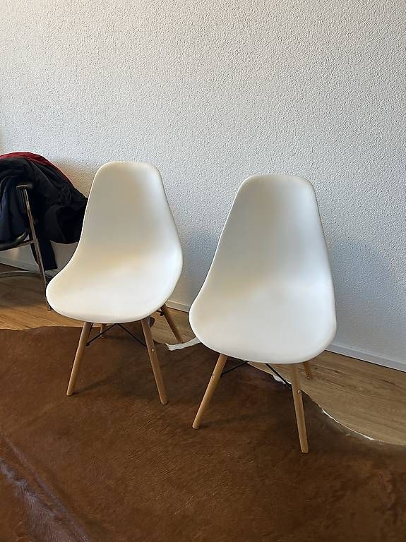 Stühle: Vitra Optik Stühle weiss – Gebraucht aus Regensdorf von rob_c7xr