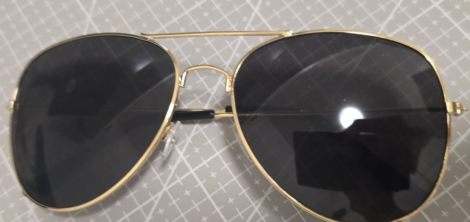 Occhiali & Lenti: Sunglasses gold frame aviator style – Nuovo (secondo la descrizione) da Zürich venduto da fin_2vqm
