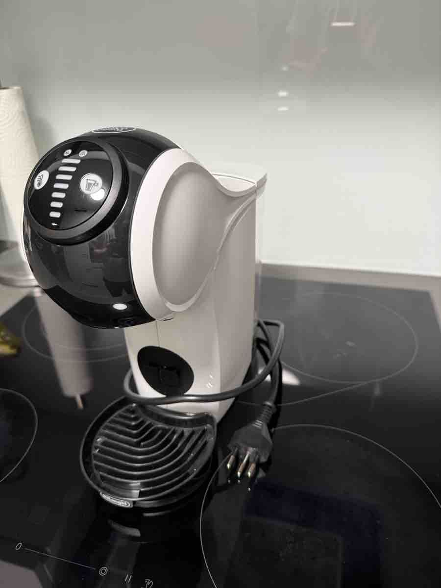 De'Longhi Kaffeemaschinen & Espressomaschinen: Kaffeemaschine Dolce Gusto weiss gebraucht – Gebraucht aus Dietlikon von pas_l7tz