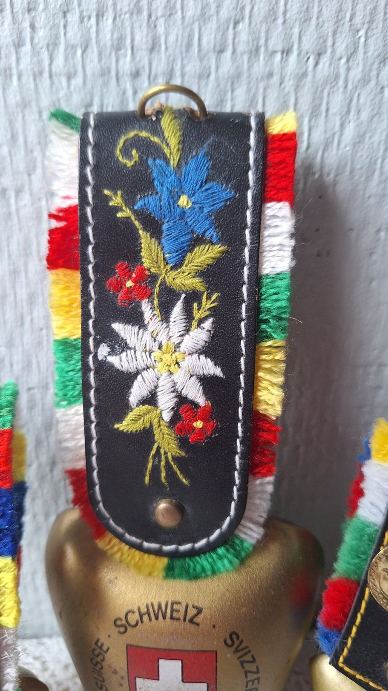 Campanacci mucche: 3kleine Souvenier-Glöckchen Schwitzerland – Usato da Arlesheim venduto da shopradl 1
