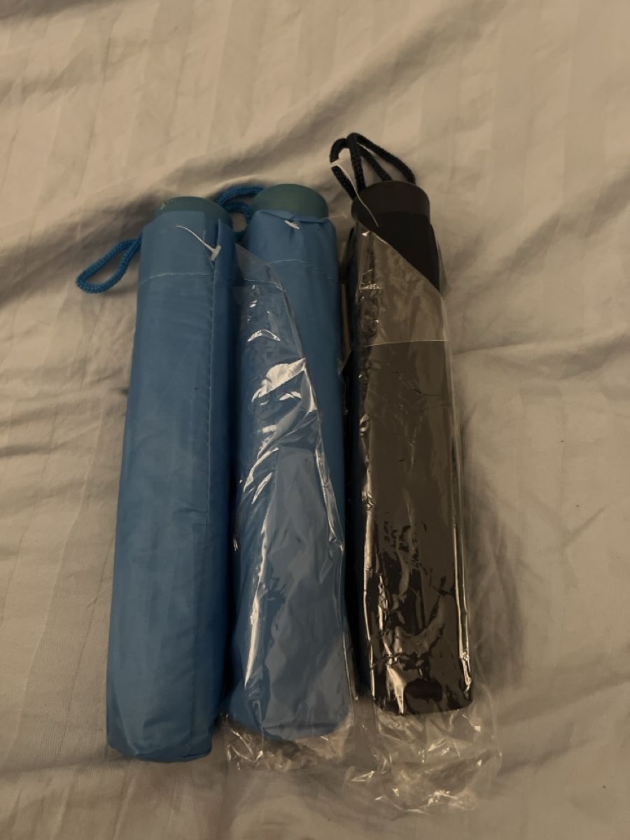 Regenschirme: Einfache Regenschrim, neu! – Neu und originalverpackt aus Schliern b. Köniz von vac_l86y