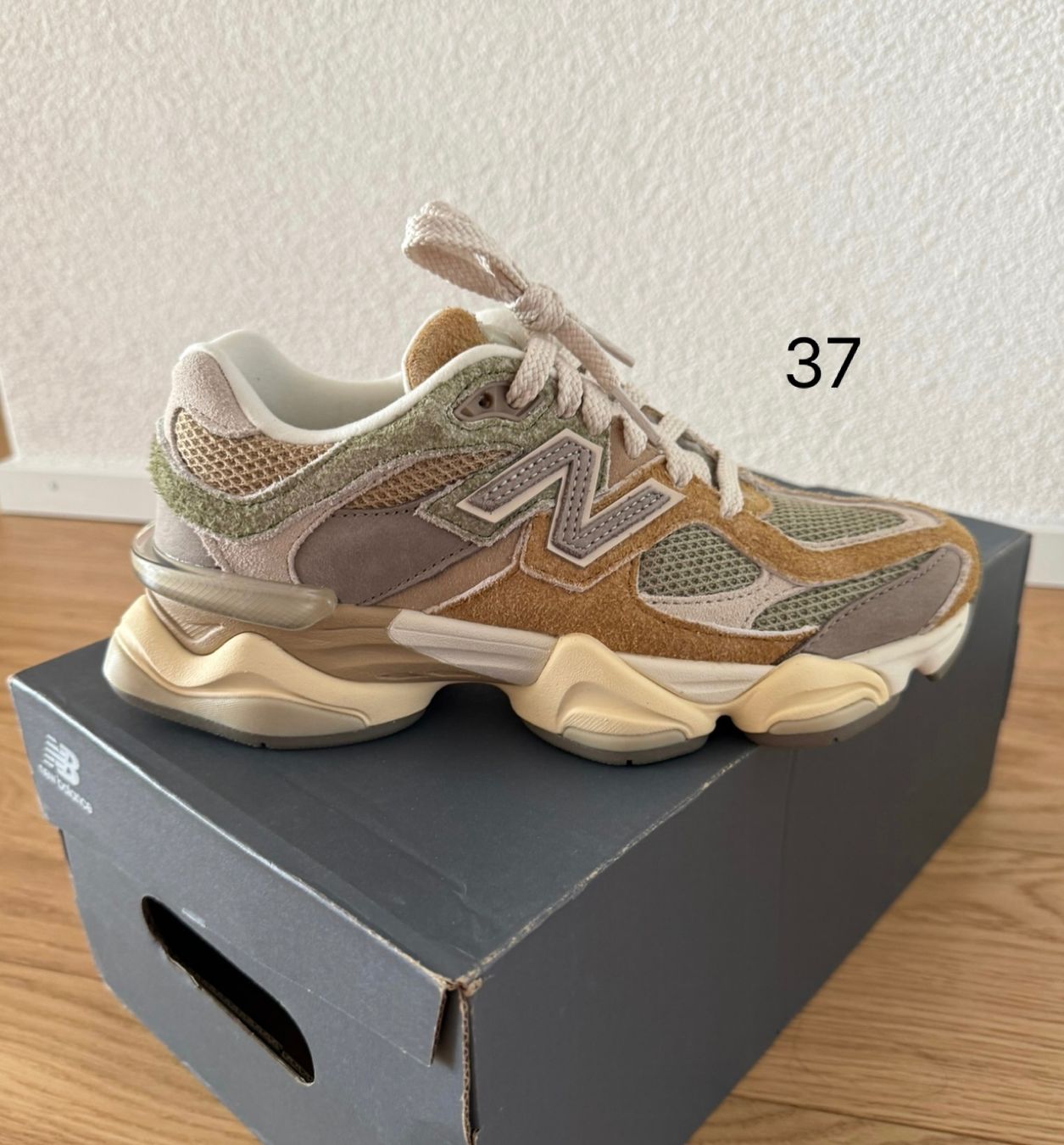 New Balance Scarpe da uomo: New Balance 9060 – Nuovo e nell'imballaggio originale da Brüttisellen venduto da Bluepurple1 2