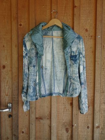 Sehr spezielle blau-weisse Jacke Gr. S - M81