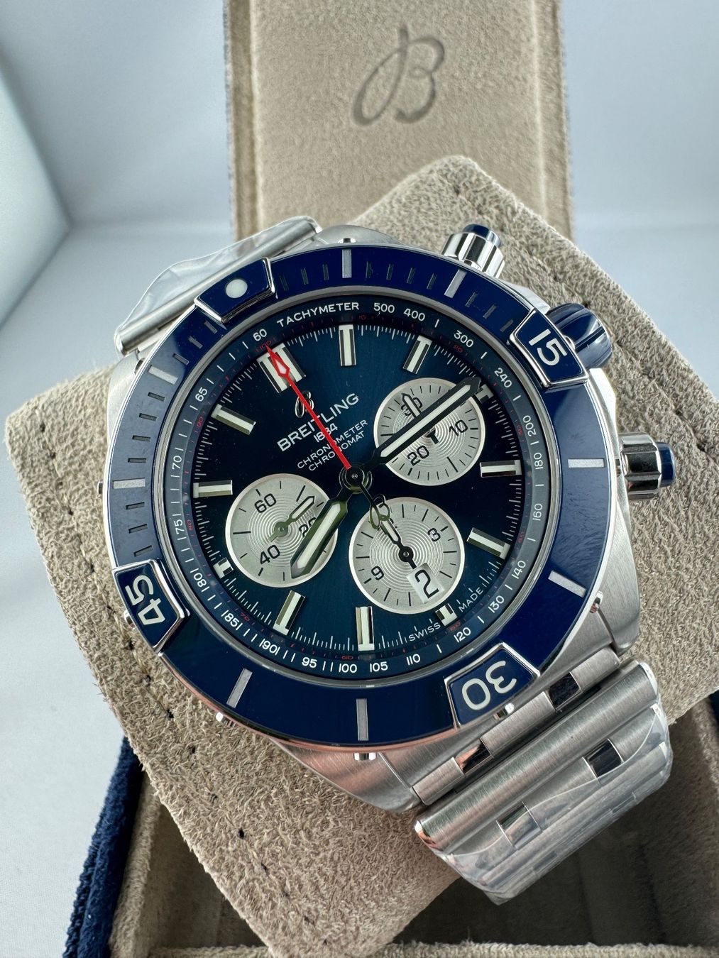 Breitling Orologi: Breitling Superchronomat B01 44mm Fullset – Nuovo e nell'imballaggio originale da Zürich venduto da Watchconnaisseur 1