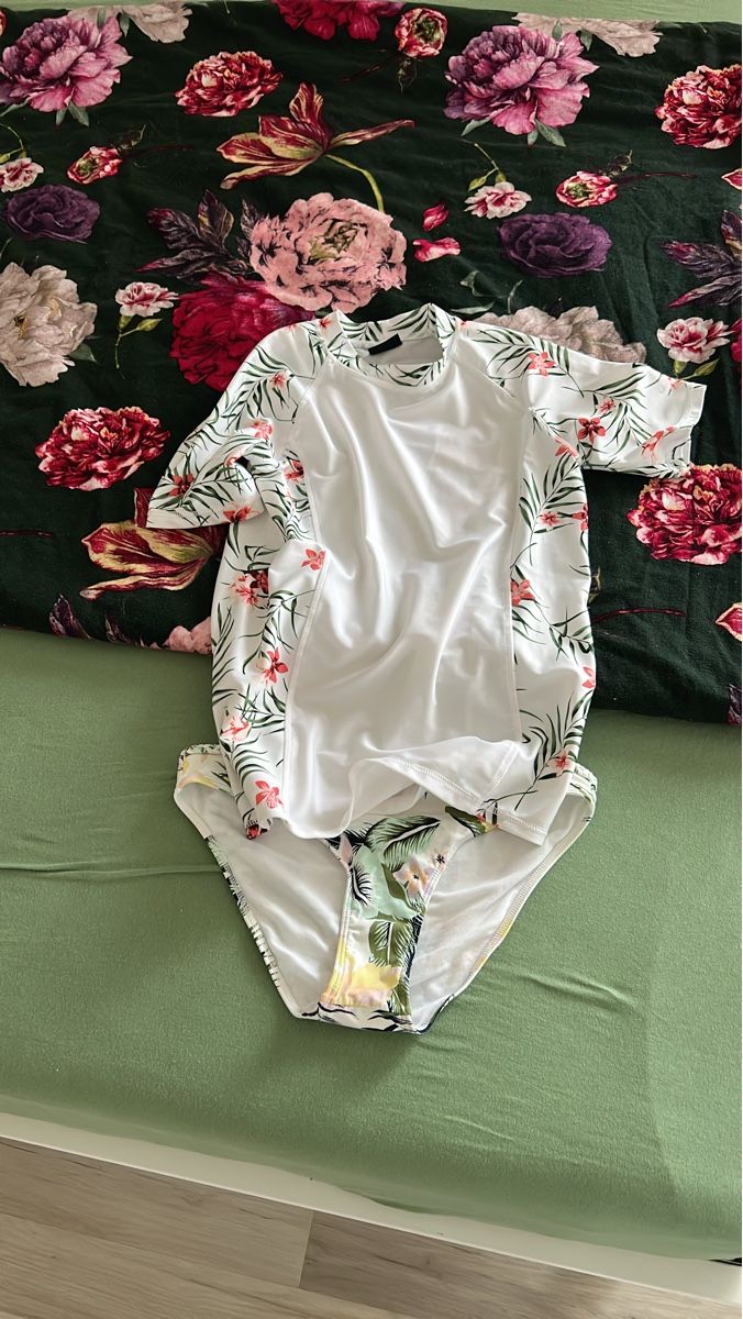 Costumi da bagno & Bikini: Sommer-Badeanzug mit Blumenmuster Grösse S – Usato da Siebnen venduto da schnell05