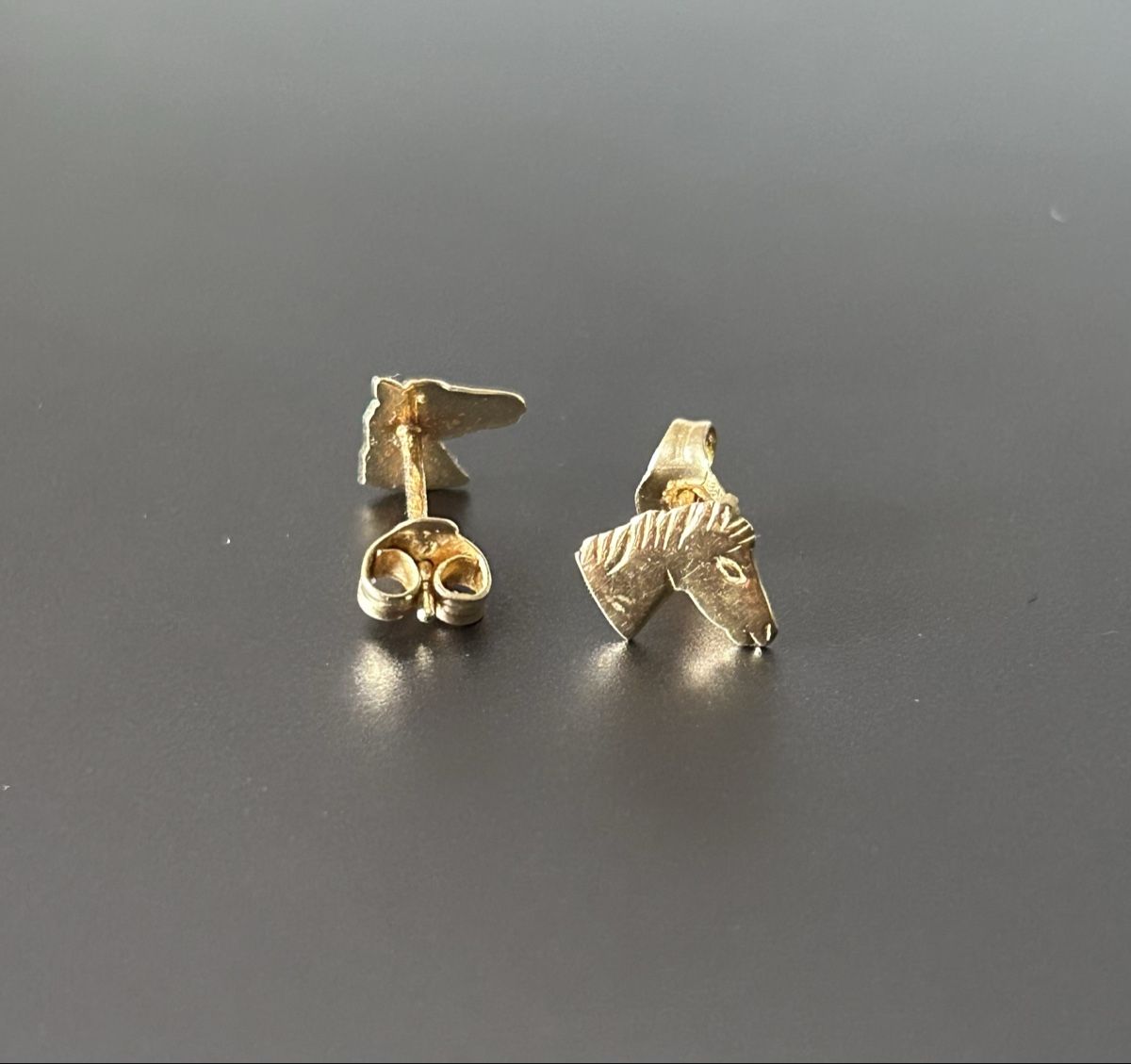 Orecchini pendenti & Orecchini a lobo: Boucles d’oreilles chevaux or 750 – Usato da Zürich venduto da malia. 4