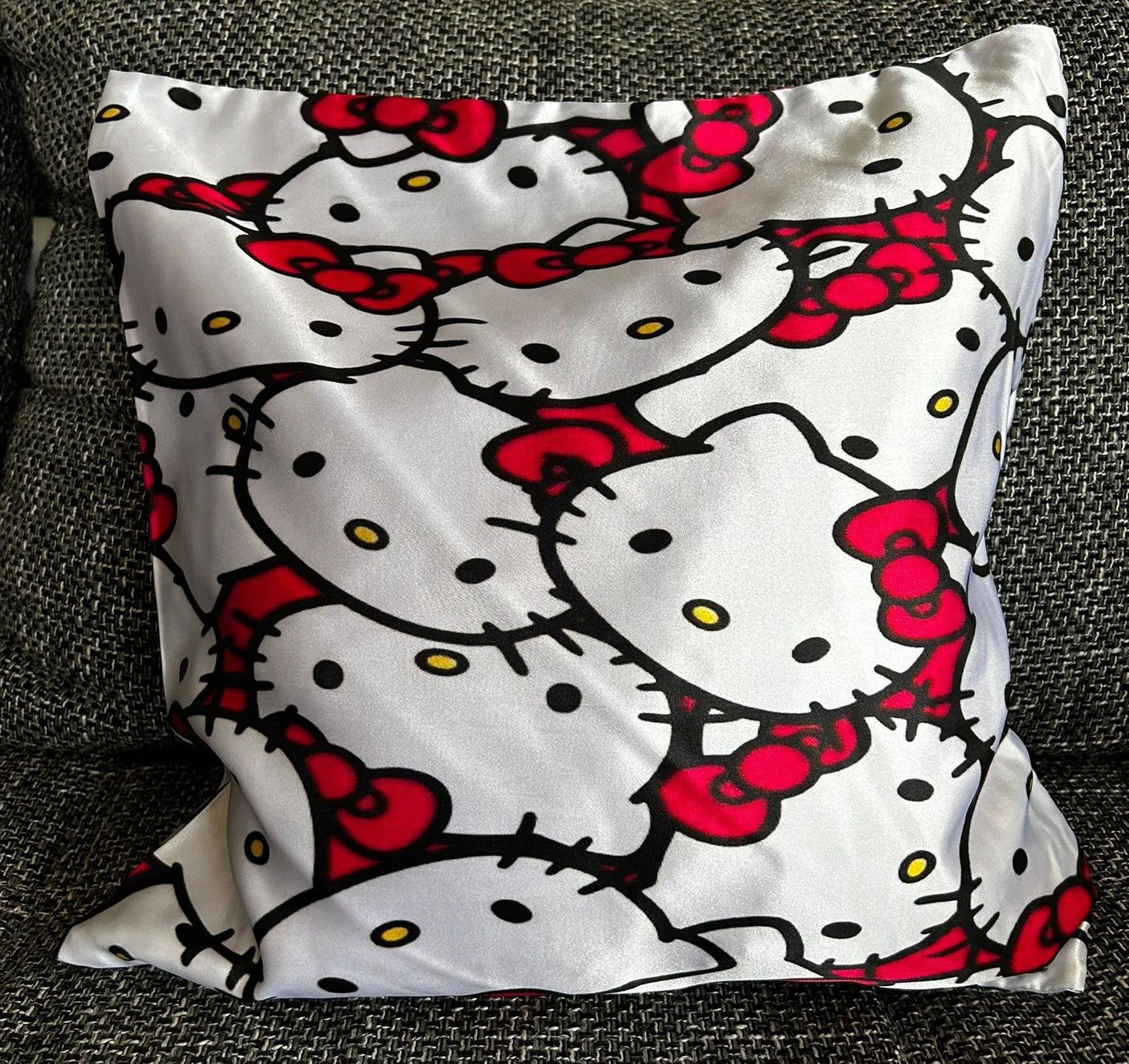 Hello Kitty Cuscini: Hello Kitty Kitty Kissenbezug Comic Mädchen Sofa Katze Cat – Nuovo e nell'imballaggio originale da Dättlikon venduto da easythings