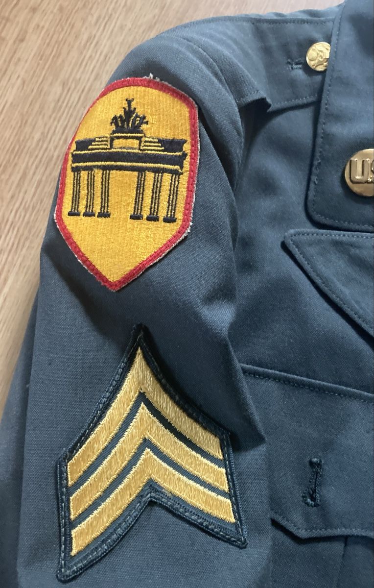 Uniformes: Veste militaire – D'occasion à Bussigny par JPS06 2