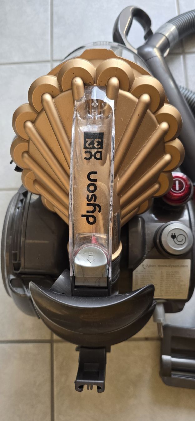 Dyson Aspirapolveri & Accessori: Dyson DC32 Exclusive  – Usato da Brügg BE venduto da ame_gjp8 1