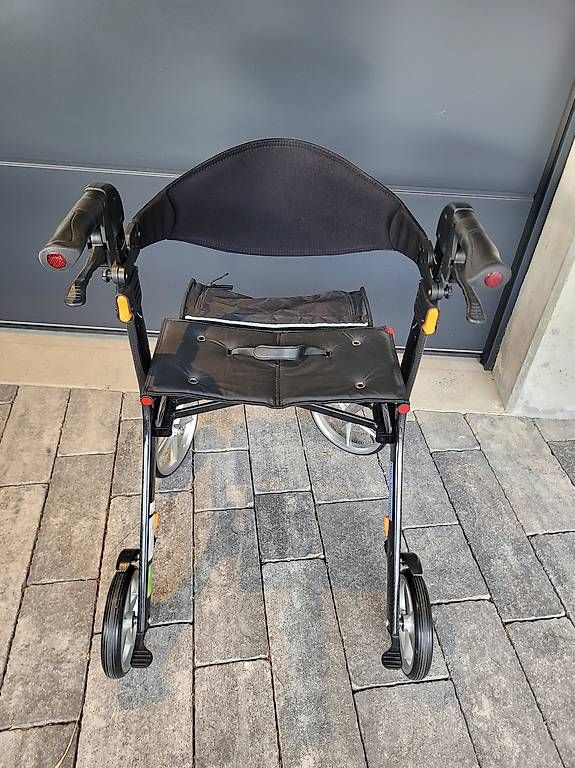 Ausili per la deambulazione: Rollator Carbon – Usato da Gelterkinden venduto da Cary90 2