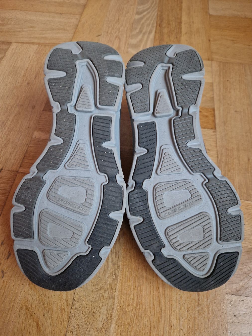 Skechers Herrenschuhe: Skechers D'Lux Walker – Neu (gemäss Beschreibung) aus Dübendorf von S_reb 4