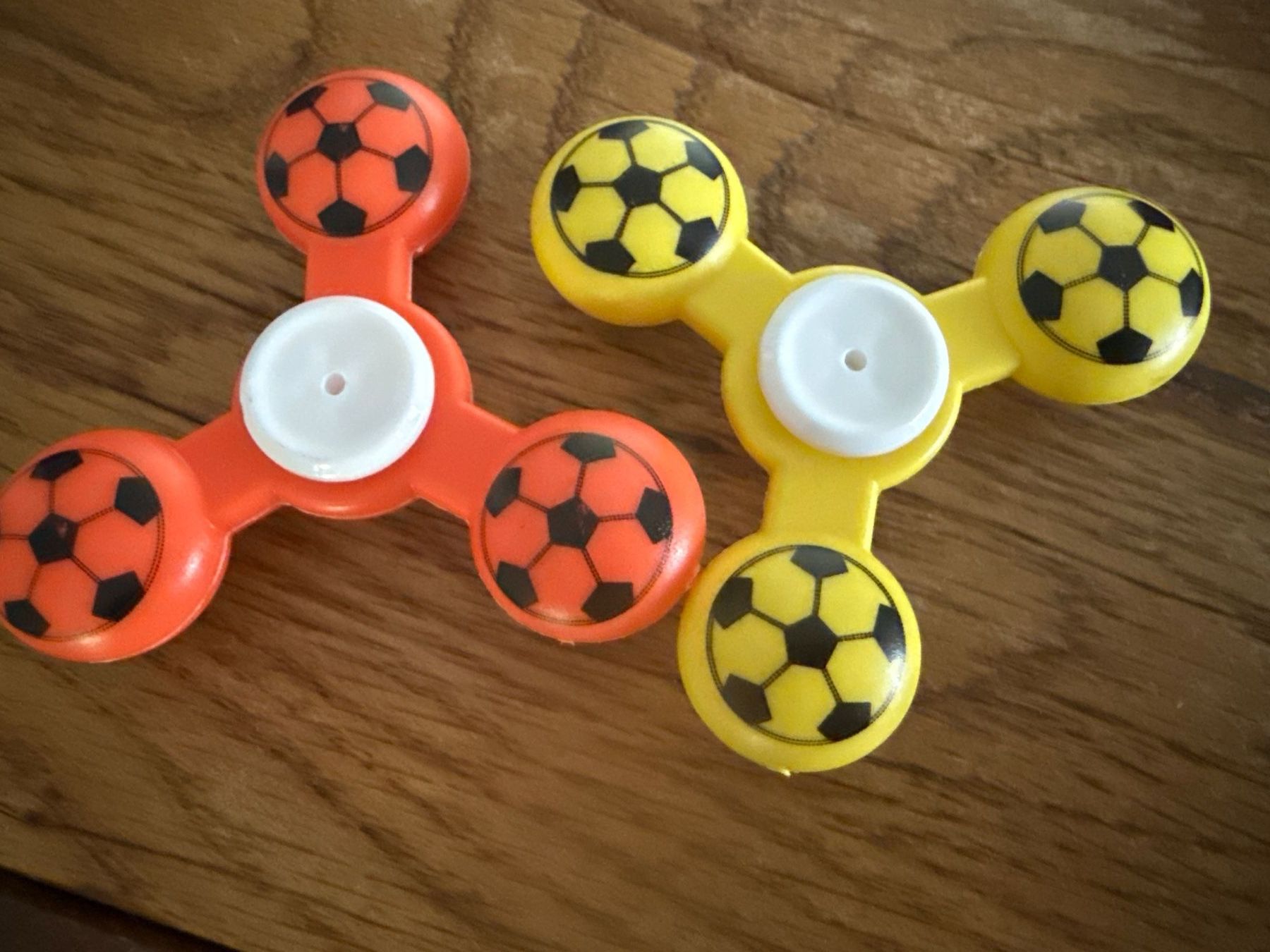 Giocattoli: 2x Fidget-Spinner: sensorisches Stressabbau Drehspielzeug – Nuovo (secondo la descrizione) da Teufenthal AG venduto da MeineSchatztruhe