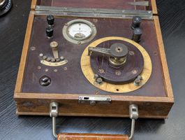 Antiker Messkoffer: Wheatstone Brücke - Wiederstandsmessung.