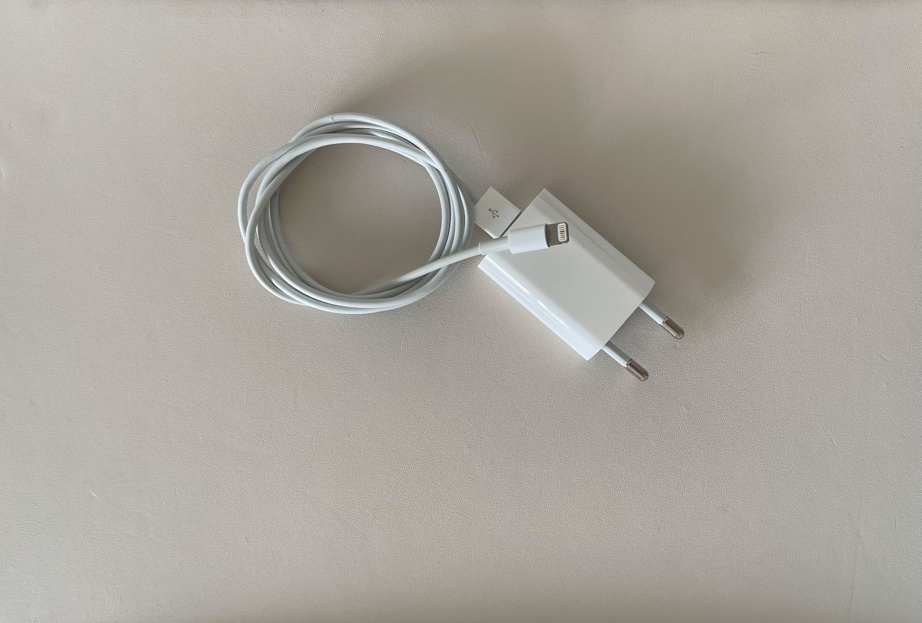 Apple Ladegeräte: Chargeur USB-A APPLE – Neu (gemäss Beschreibung) aus Genève von Bazaror