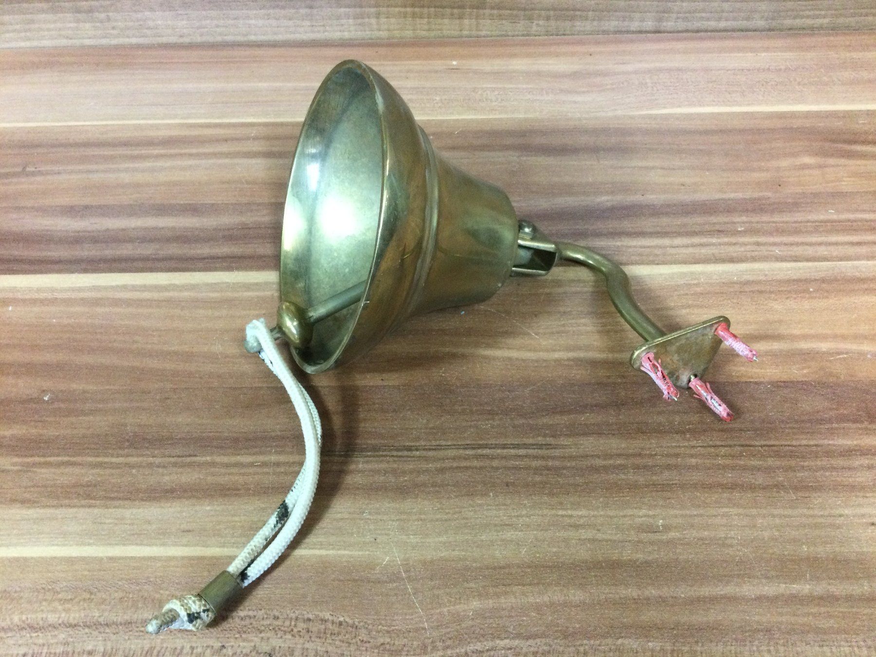 Attrezzi da lavoro: Gebrauchte Schiffsglocke Messing mit Wandhalterung – Usato da Wangen SZ venduto da kuriosum12 4