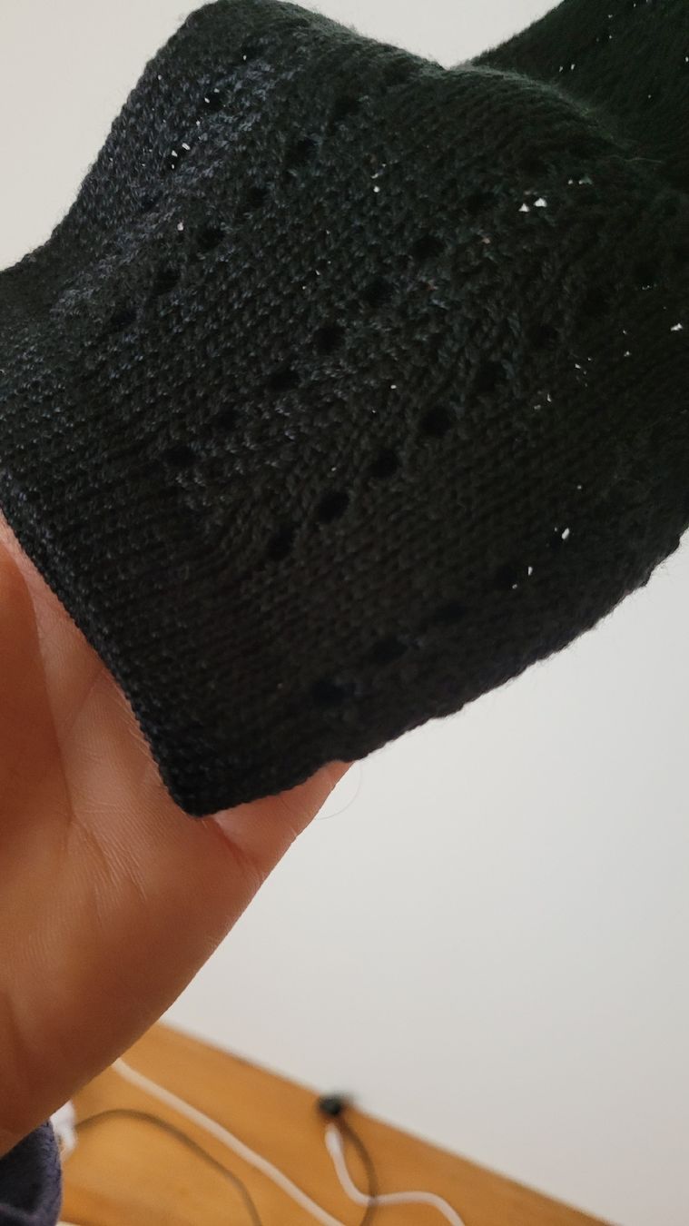 Maglioni & Felpe: Damen Pullover schwarz V-Ausschnitt Strickoptick  – Usato da Horgenberg venduto da Klatschmohnmaria 3