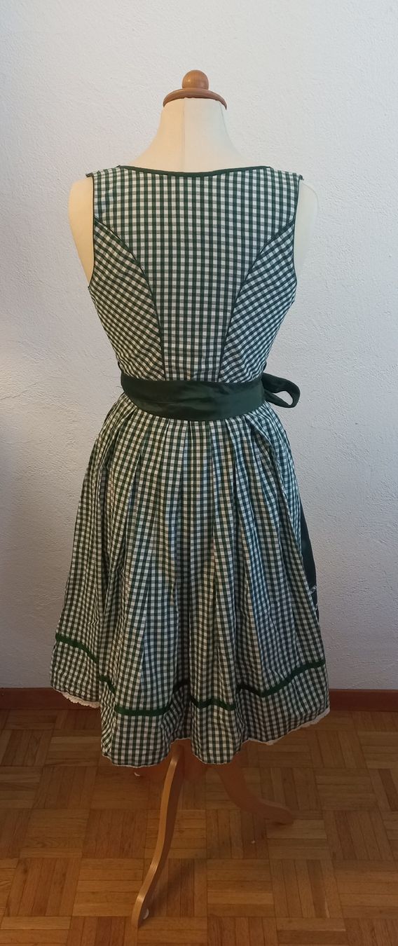 Kostüme: Krüger Dirndl  – Defekt aus Grüningen von selinasearching 5