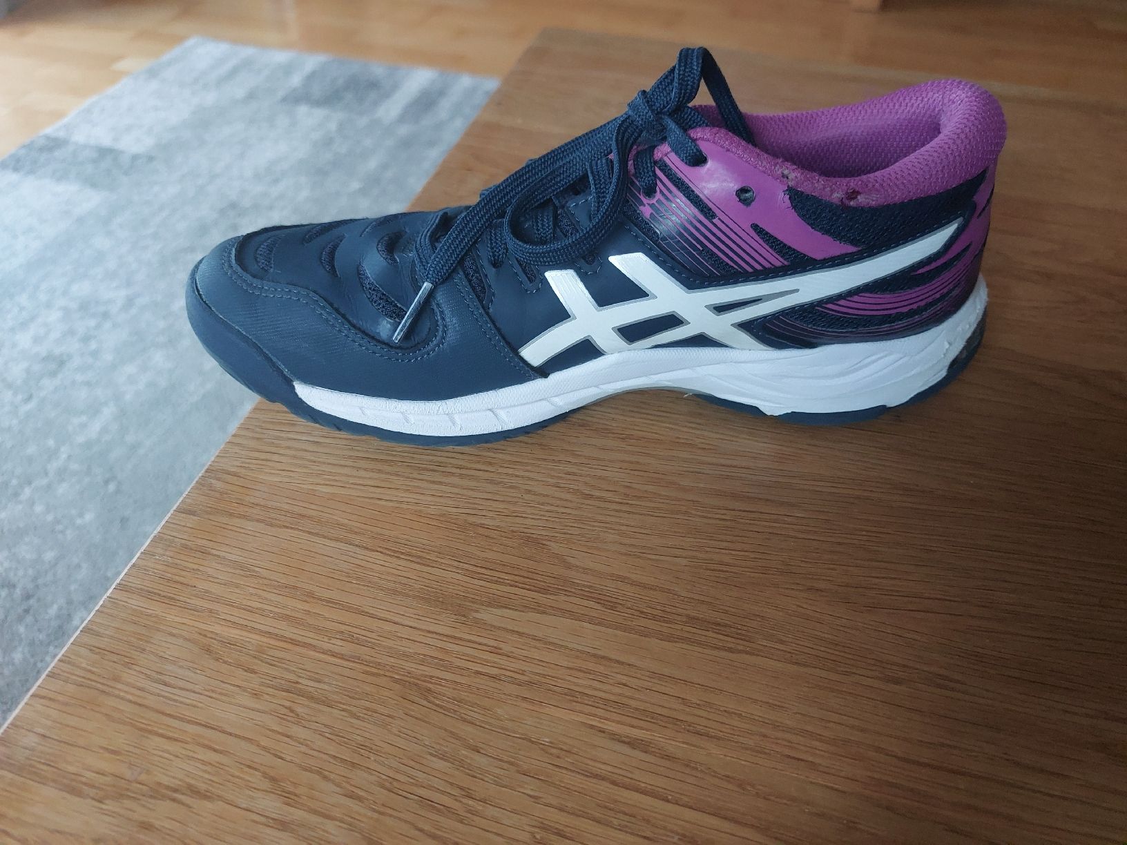 Nike Scarpe per ragazze: 1Paar Turnschuhe Nike Gr 37 – Usato da Landquart venduto da Froneri 2