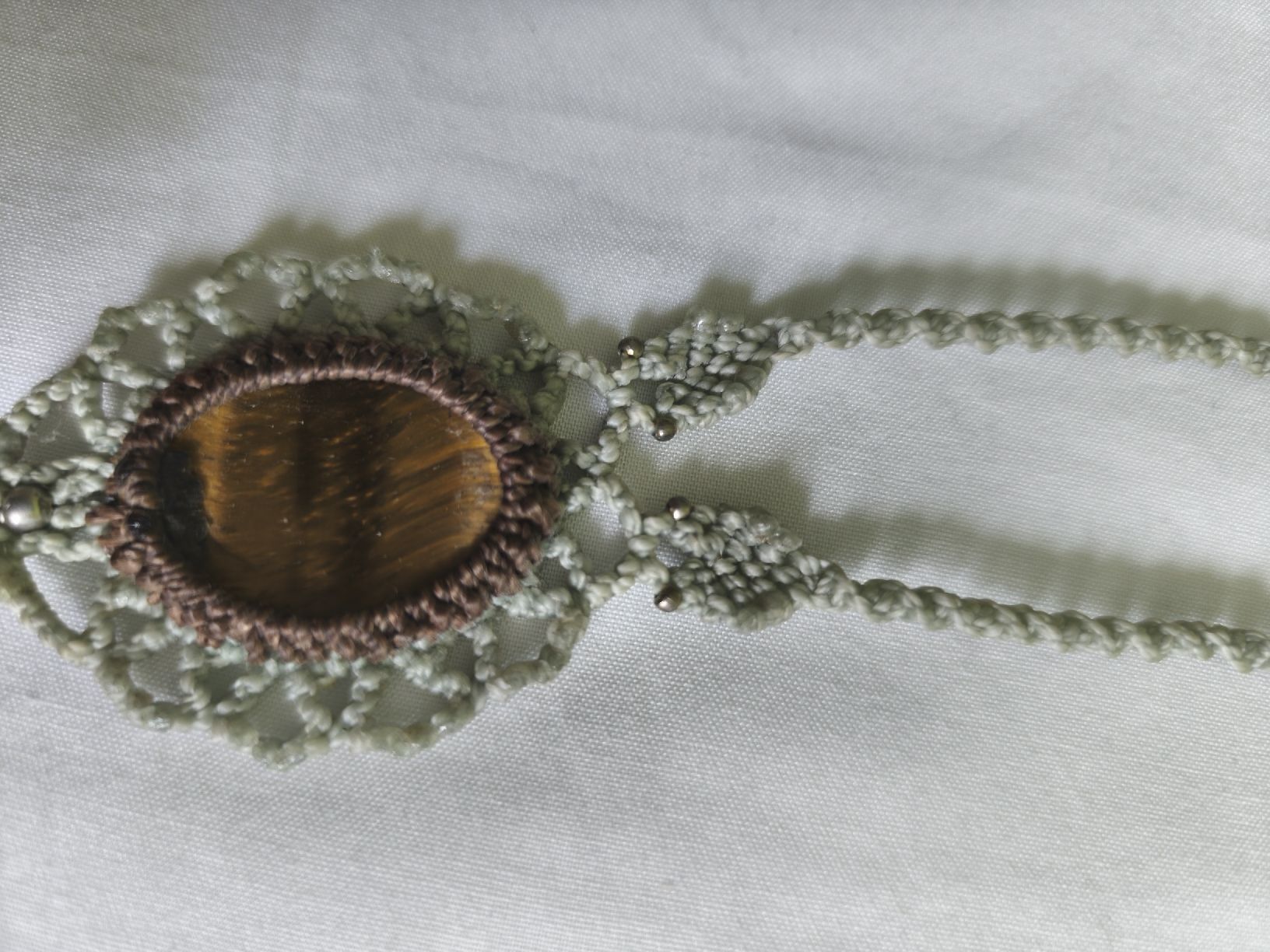 Catenine: Collier macramé œil de tigre pierre naturelle – Usato da Orbe venduto da don_ym8h 2