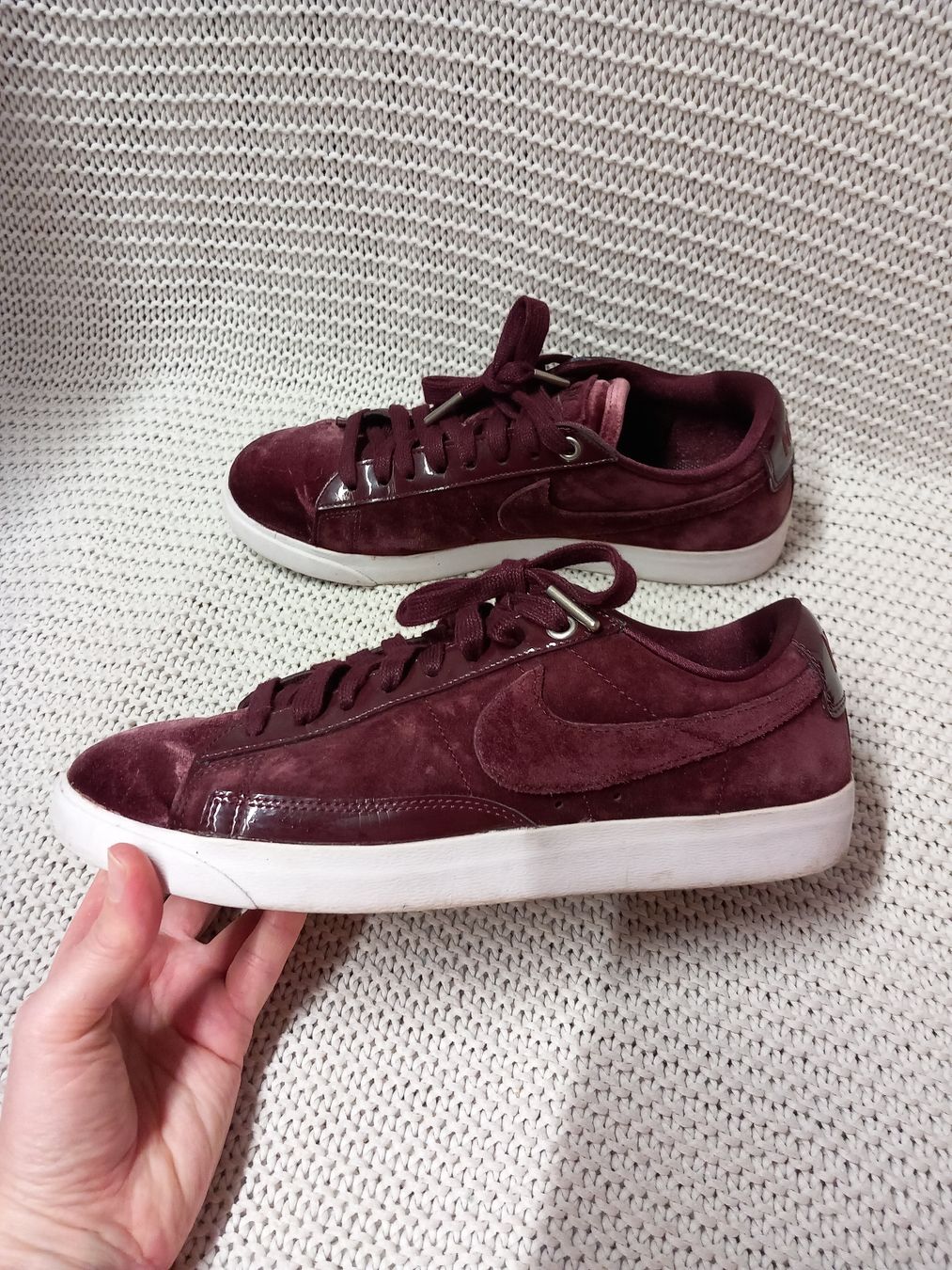 Nike Scarpe da donna: NIKE Samt Sneaker Gr.40 Bordeaux – Usato da Merligen venduto da muss_haben 2