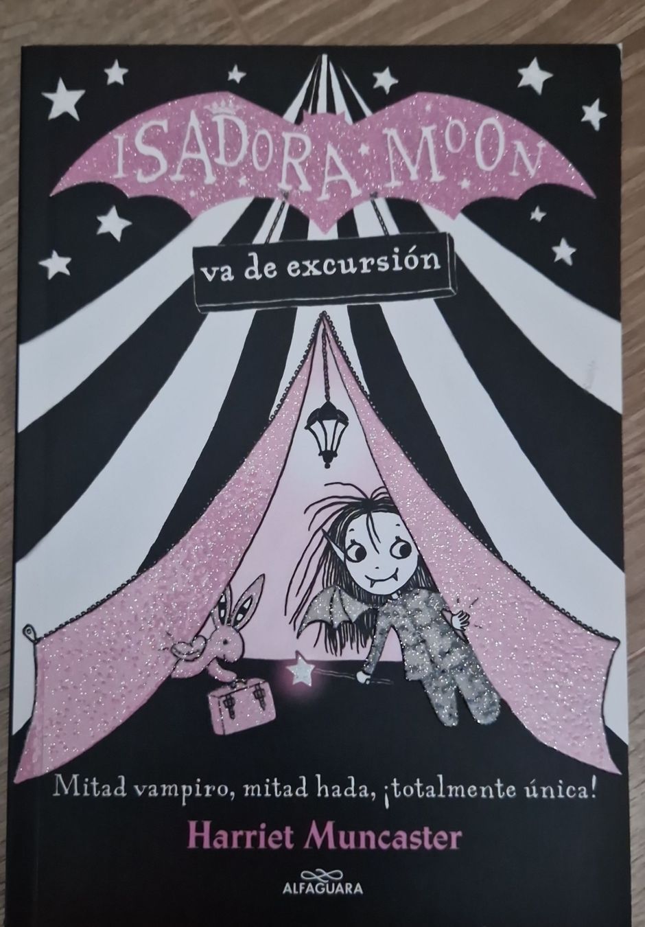 Bücher: Isadora Moon - Va de excursión – Gebraucht aus Birsfelden von Fa_alvite