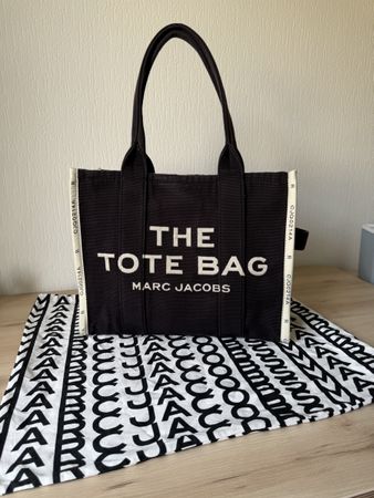 MARC JACOBS THE TOTE BAG
