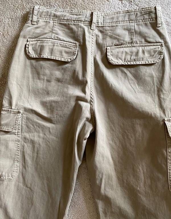 Pantaloni: Zara Straight Cargo Trousers Grösse M – Usato da Spreitenbach venduto da Sabrina.dc 1