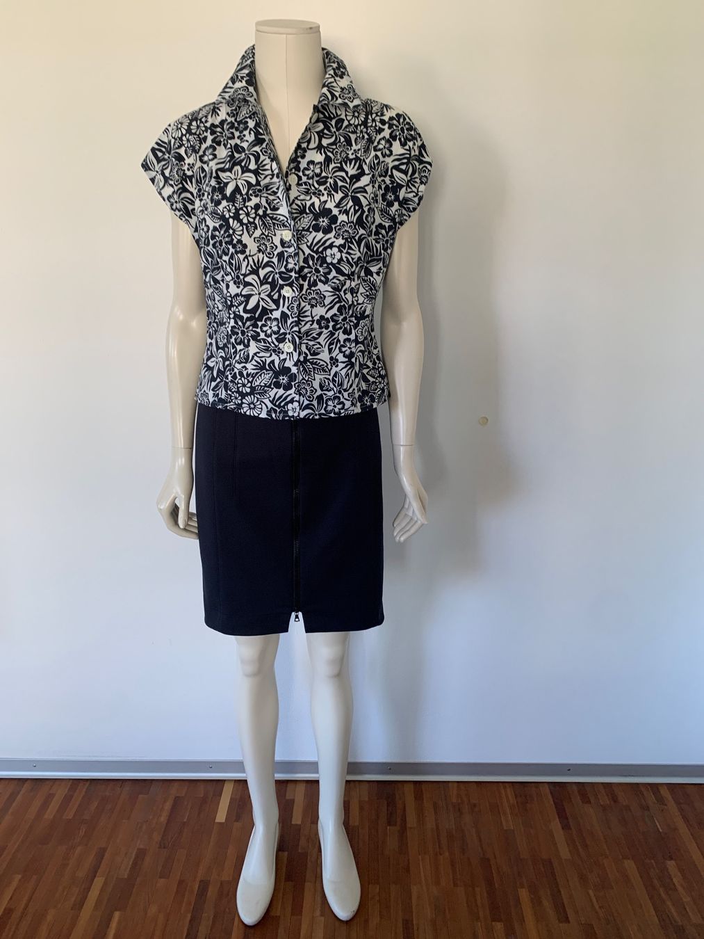Bogner Camicette: BOGNER: Hübsche, dunkelblau gemusterte Sommerbluse, Gr. 36 – Usato da Luzern venduto da designluzern 1