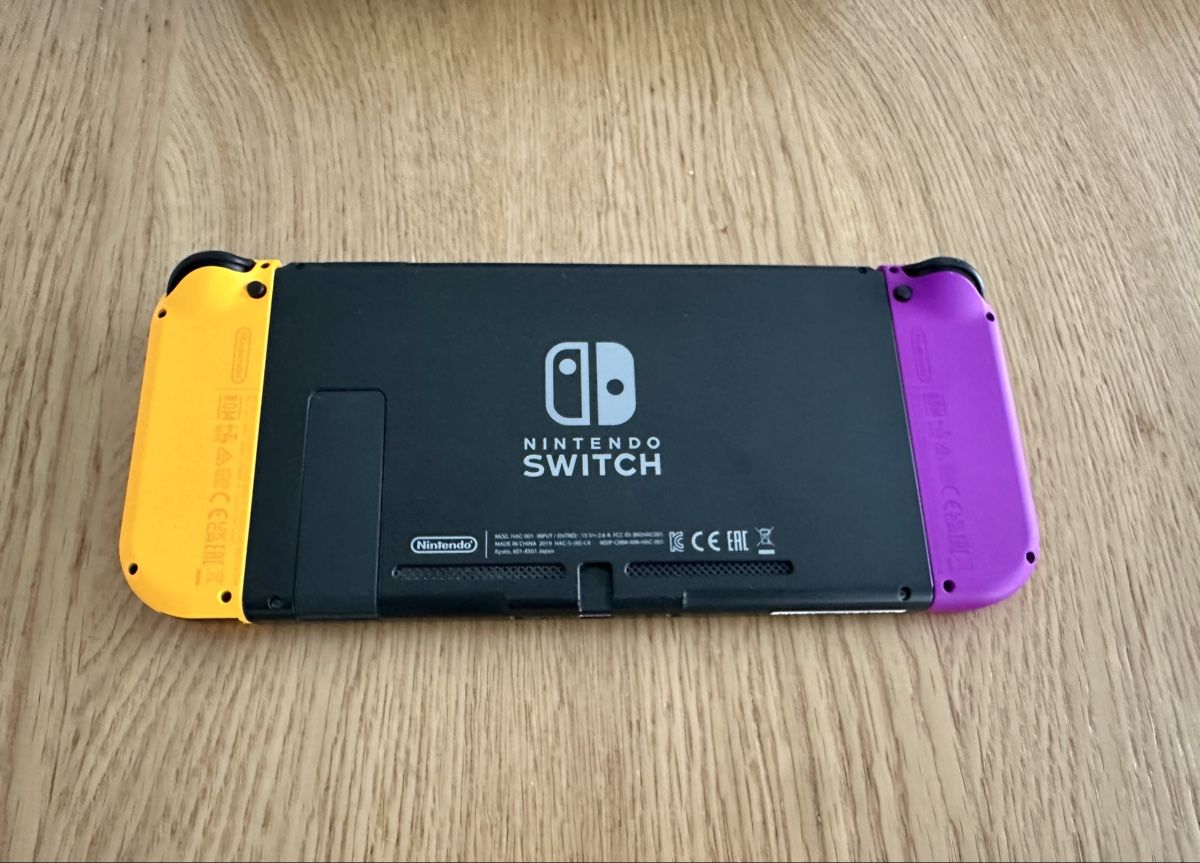 Nintendo Console: Nintendo Switch + 4 Controller + Dock + Tasche - Top Zustand – Usato da Basel venduto da rob_2mds 2