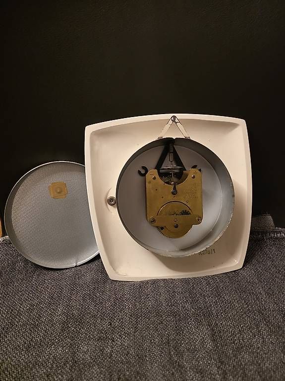 Orologi da terra & Orologi da parete: Vintage Wanduhr hellblau – Usato da Grosshöchstetten venduto da kids04 2