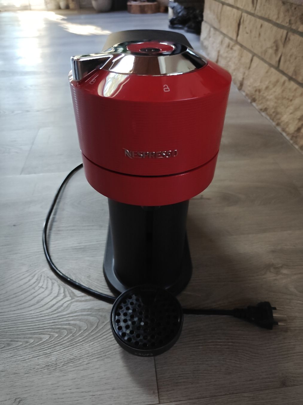Nespresso Kaffeemaschinen & Espressomaschinen: Nespresso Kaffeemaschine – Gebraucht aus Bätterkinden von Elefantenzoo 1