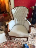 Ohrensessel weiss – Leder, Holzrahmen & Knopfheftung