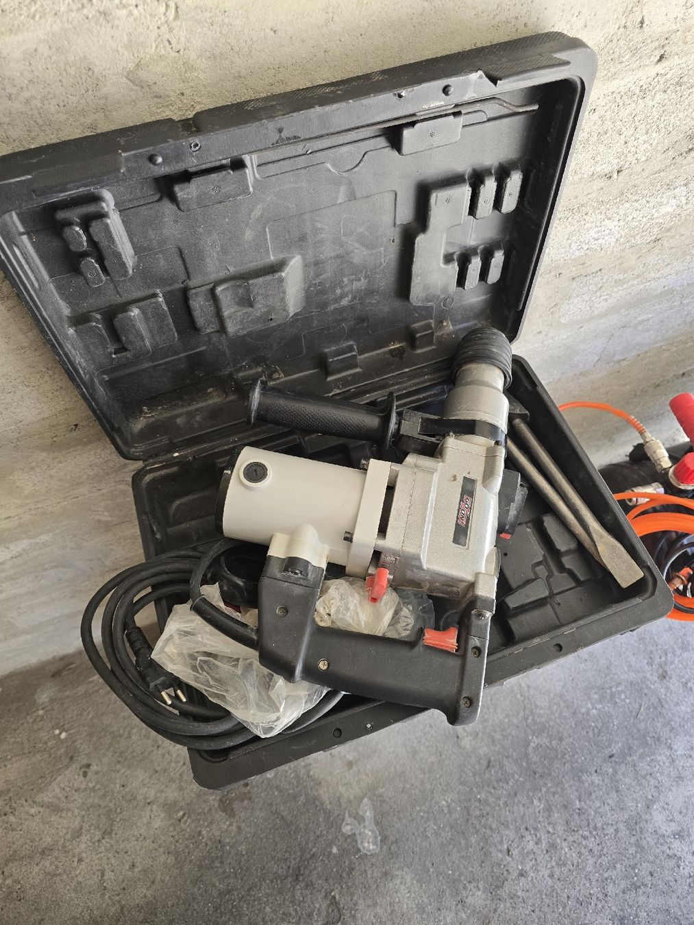 Bohrmaschinen: bohrhammer860w – Gebraucht aus Büren an der Aare von J.L.NEVES 2
