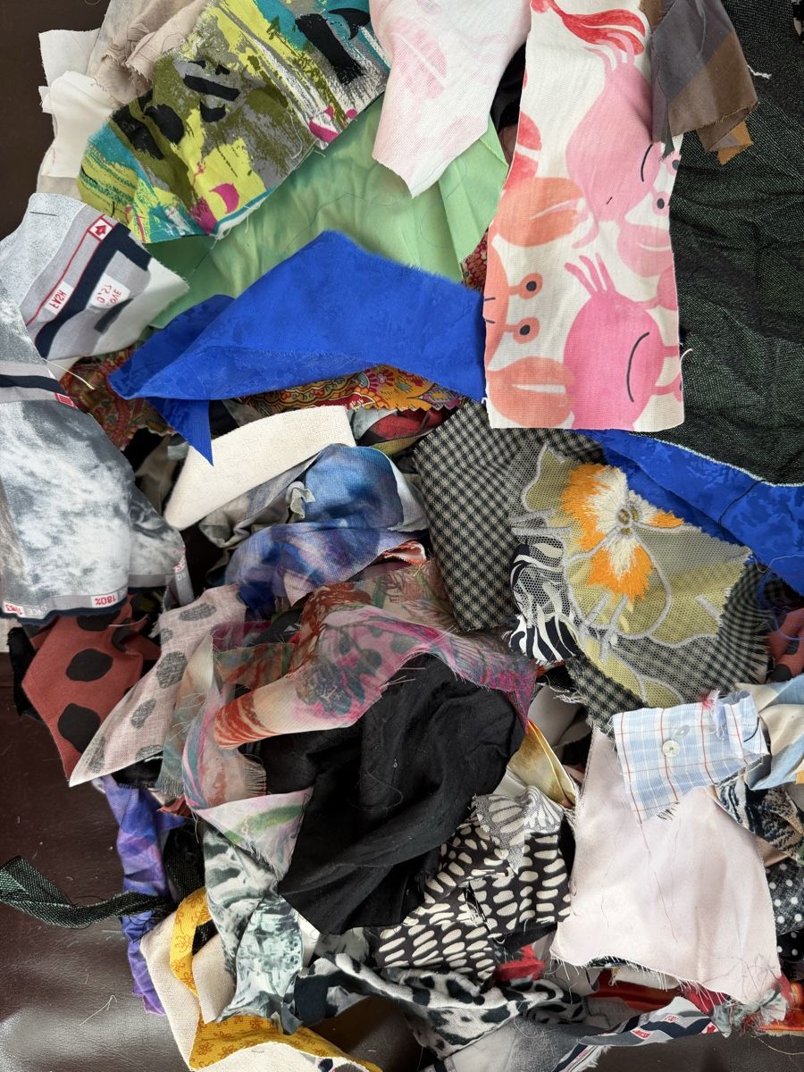 Tessuti: Stoffreste-Sack: kunterbunt, ideal für Patchwork + Basteln! – Nuovo (secondo la descrizione) da Winterthur venduto da tat_ky5h 2