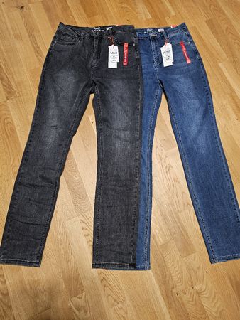 Lot de 2 jeans neufs taille 42