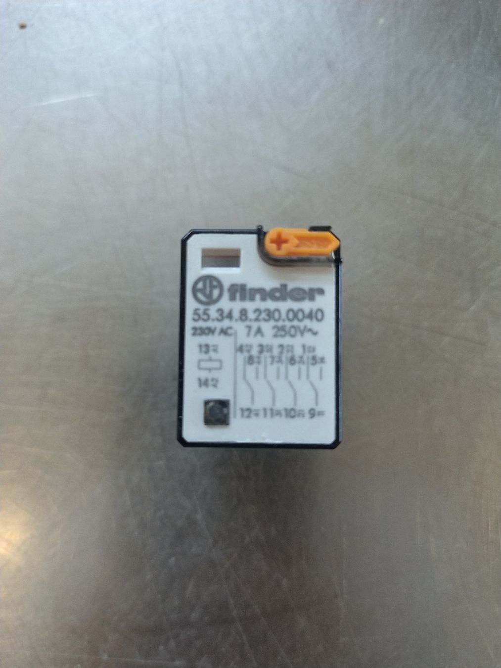 Componenti elettronici: Finder Industrierelais 250V – Nuovo e nell'imballaggio originale da Brüttisellen venduto da Grorbas