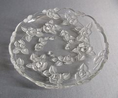 Glasplatte auf drei Füssen - mit Rosenmotiv - Glasschale