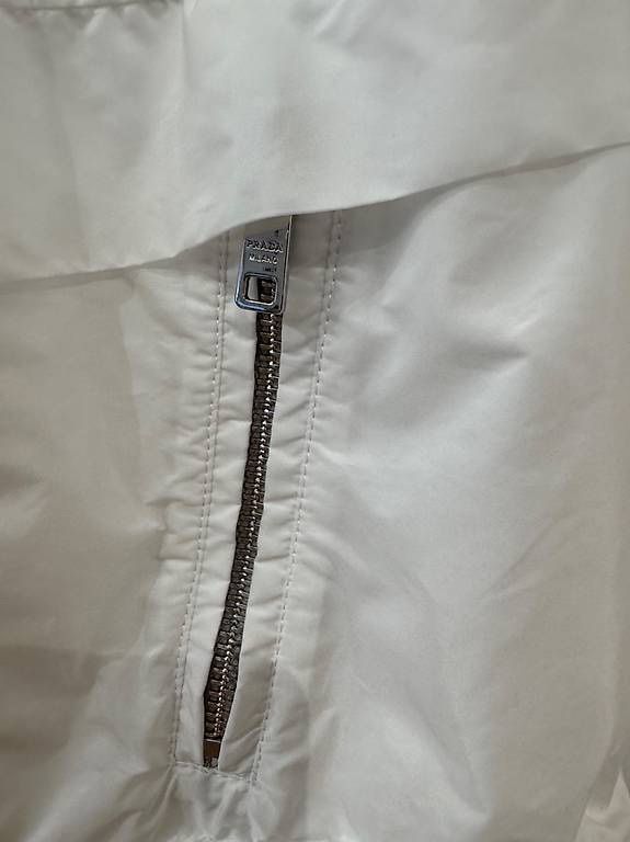 Prada Jacken: PRADA JACKE WEISS – Neu (gemäss Beschreibung) aus Schwyz von bofb 4