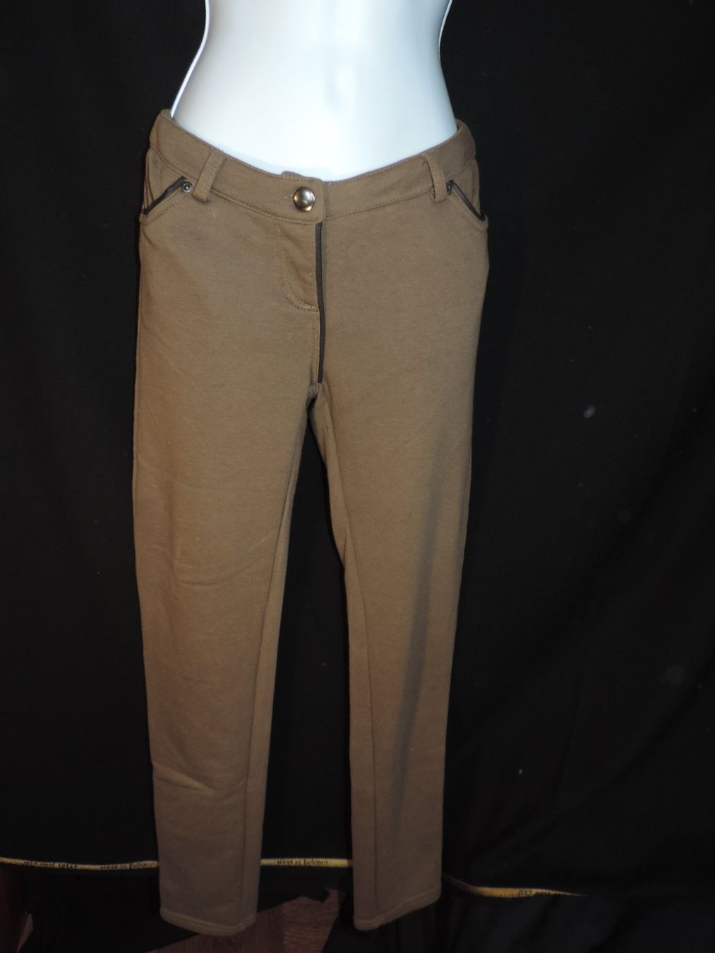 Leggings: legging vert kaki – Usato da Genève venduto da Axelle333 2