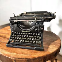 Antike UNDERWOOD Schreibmaschine mit QWERTZ Tastatur