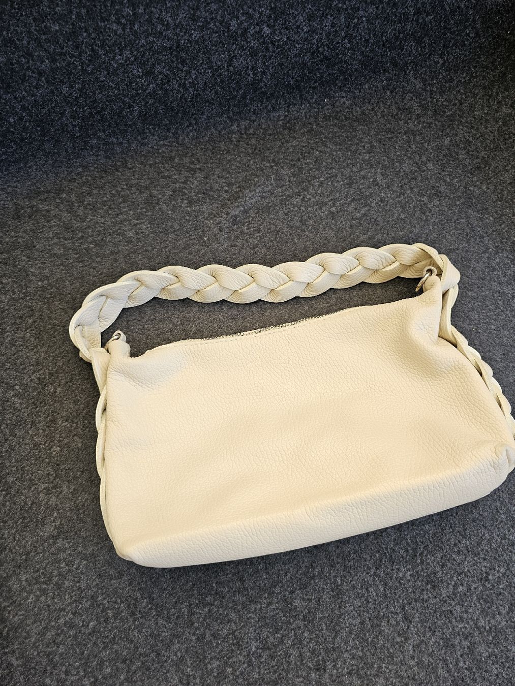 Sacs femmes: kleine Umhängetasche – D'occasion à Altdorf UR par Saba_1688 2