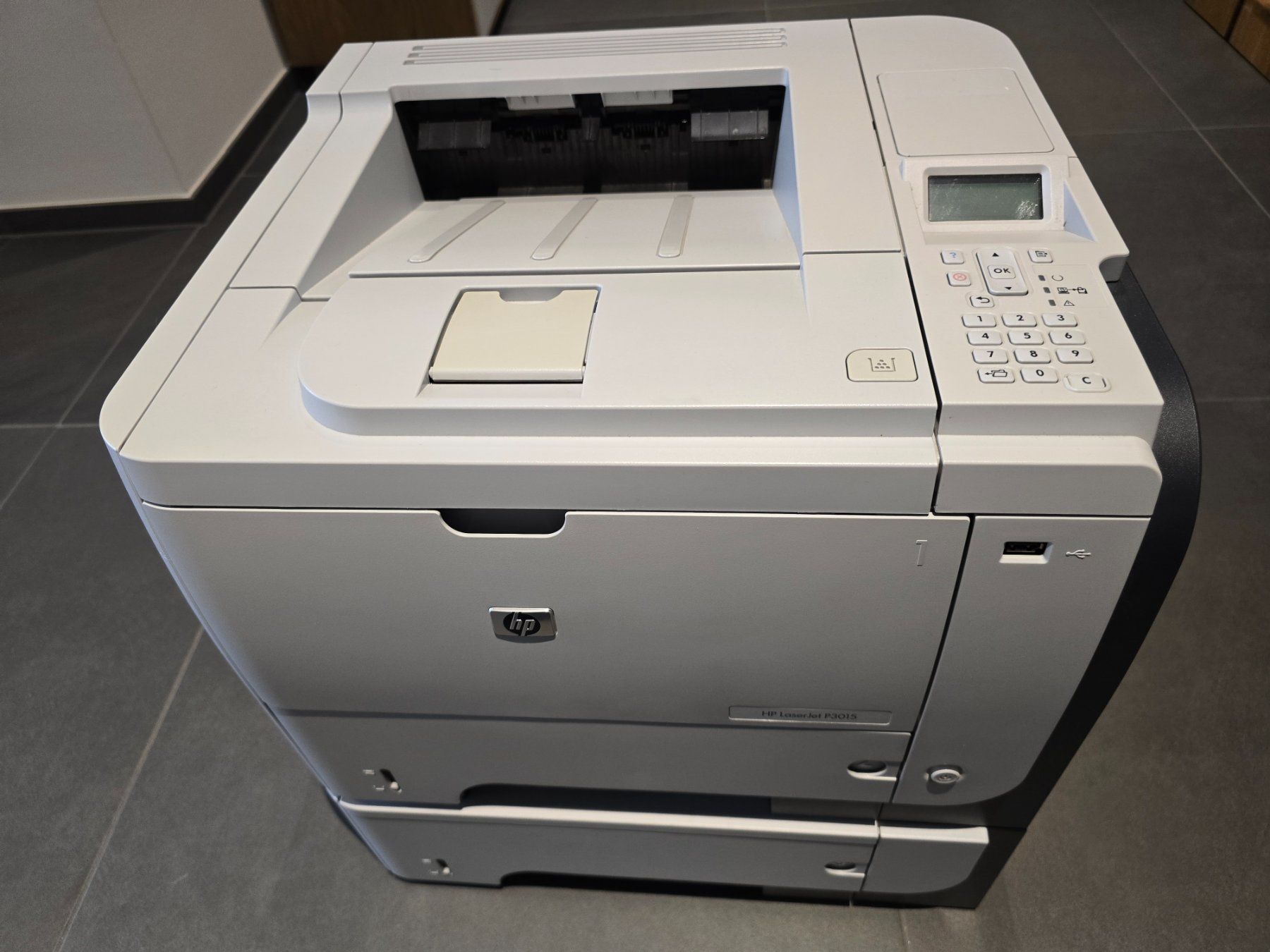 Hewlett Packard Stampanti: HP LaserJet P3015 Drucker mit Zusatzfach – Usato da Füllinsdorf venduto da master_mind 1