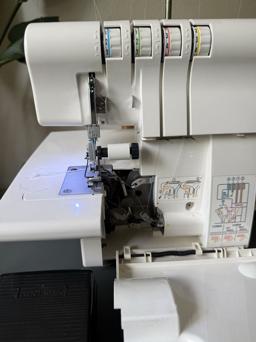Singer Macchine da cucire: Overlock Maschine Singer – Usato da Bern venduto da mutz147 5
