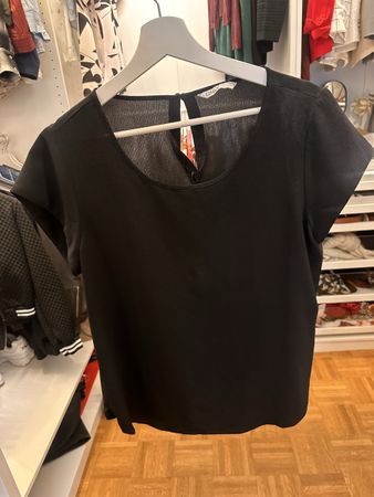 Schwarzes ONLY Shirt, Grösse 40, Top Zustand für den Sommer!
