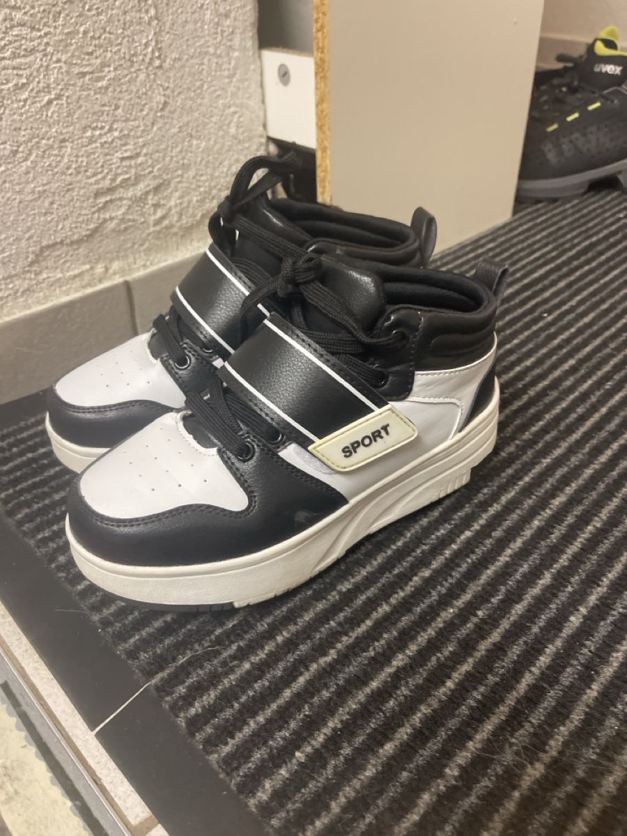Patins à roul. & inline: Rollschuhe gr 36 – D'occasion à Bad Zurzach par Cuore34
